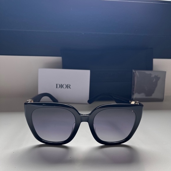 New! Authentic Dior Sunglasses - Picture 2 of 11